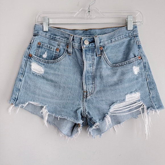 Levi's Women's 501 Cotton High Rise Denim Shorts Sansome St Size 26 56327-0193 - Picture 7 of 16